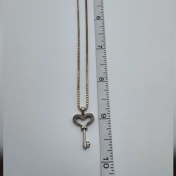 Sterling silver diamond heart key necklace - Picture 9 of 10